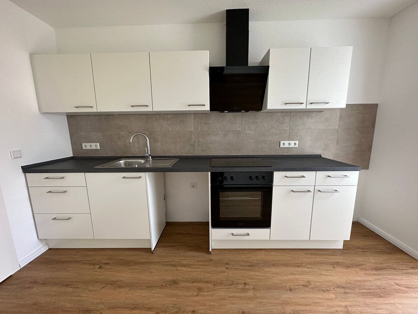 Pronájem bytu 4+1 100 m², Limmerstraße 10, Hannover, Dolní Sasko Pronájem bytu 4+1 100 m², Limmerstraße 10, Hannover, Dolní Sasko