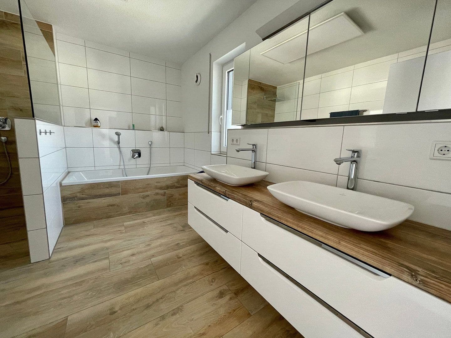 Prodej domu 142 m², pozemek 420 m², Am Brauhaus, Neustadt an der Aisch, Bavorsko Prodej domu 142 m², pozemek 420 m², Am Brauhaus, Neustadt an der Aisch, Bavorsko