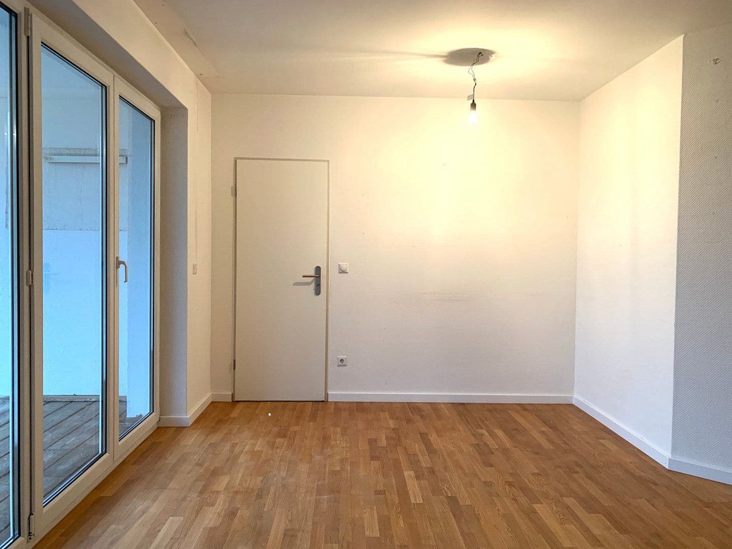 Pronájem bytu 3+1 85 m², Düsseldorf, Severní Porýní-Vestfálsko Pronájem bytu 3+1 85 m², Düsseldorf, Severní Porýní-Vestfálsko