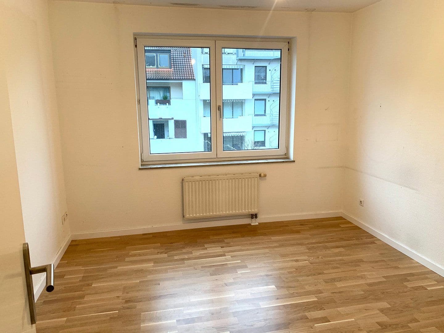 Pronájem bytu 3+1 85 m², Düsseldorf, Severní Porýní-Vestfálsko Pronájem bytu 3+1 85 m², Düsseldorf, Severní Porýní-Vestfálsko