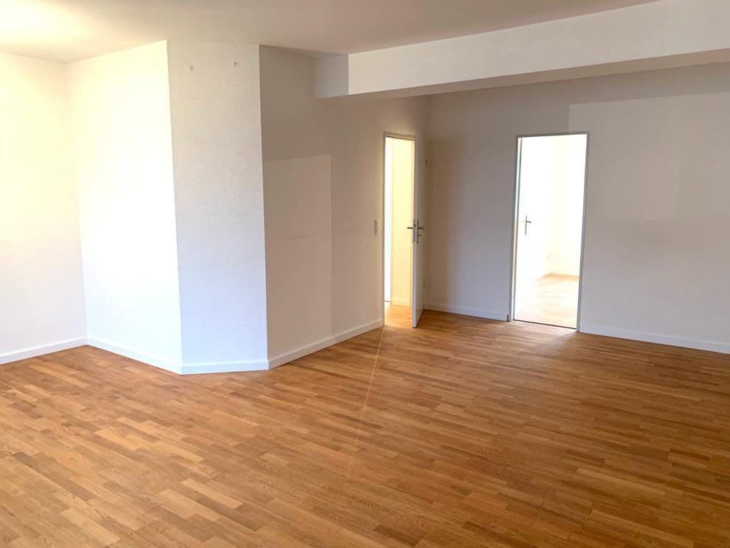 Pronájem bytu 3+1 85 m², Düsseldorf, Severní Porýní-Vestfálsko Pronájem bytu 3+1 85 m², Düsseldorf, Severní Porýní-Vestfálsko