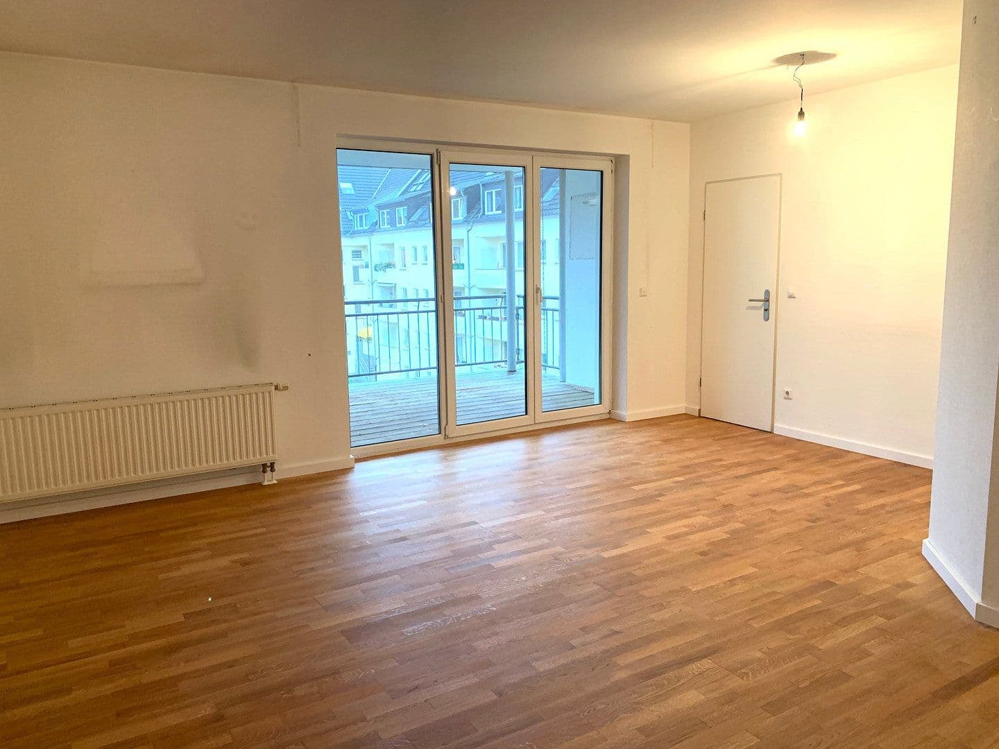Pronájem bytu 3+1 85 m², Düsseldorf, Severní Porýní-Vestfálsko Pronájem bytu 3+1 85 m², Düsseldorf, Severní Porýní-Vestfálsko