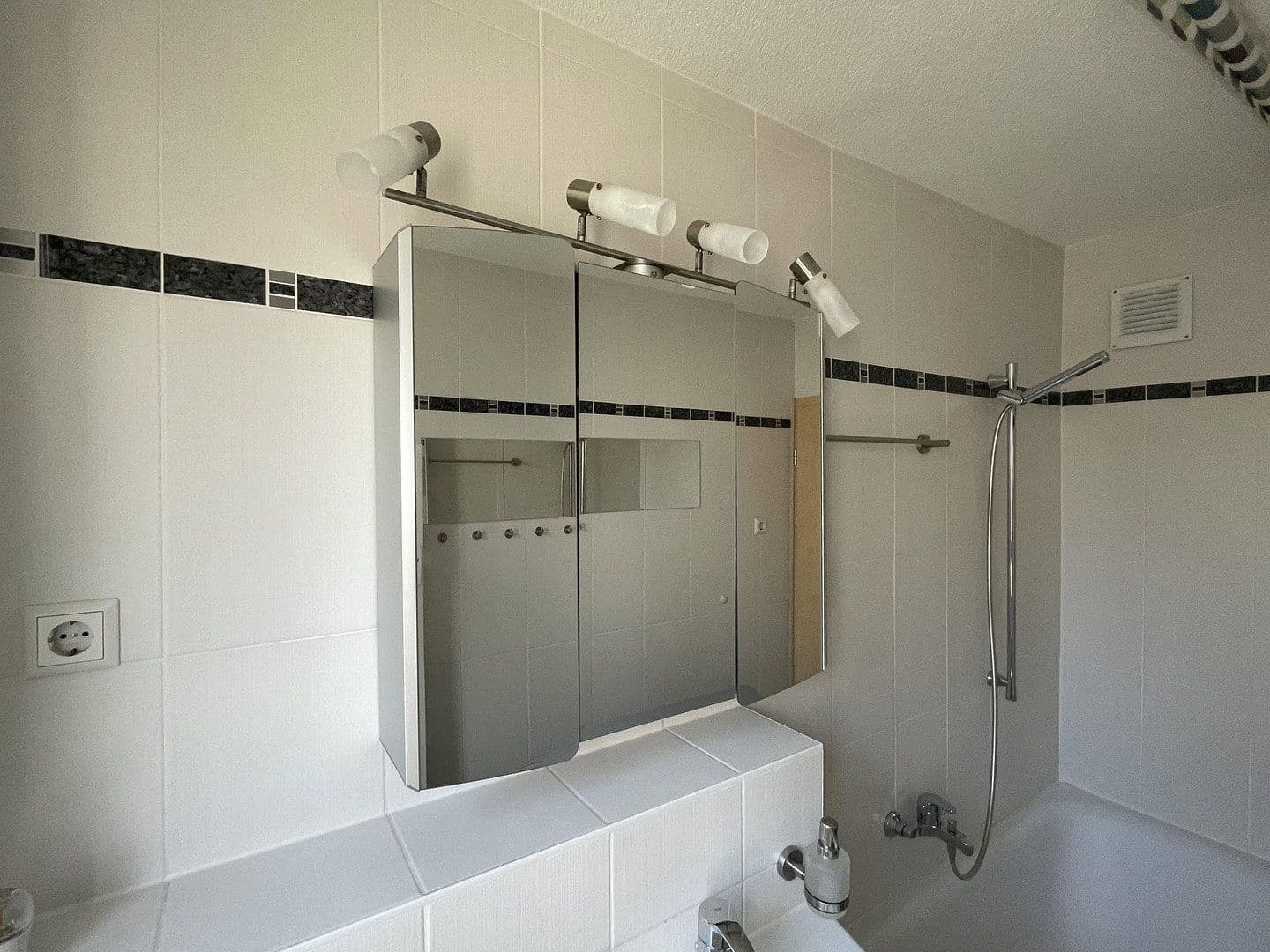 Pronájem bytu 3+1 60 m², Comeniusstraße 38, Chemnitz, Sasko Pronájem bytu 3+1 60 m², Comeniusstraße 38, Chemnitz, Sasko