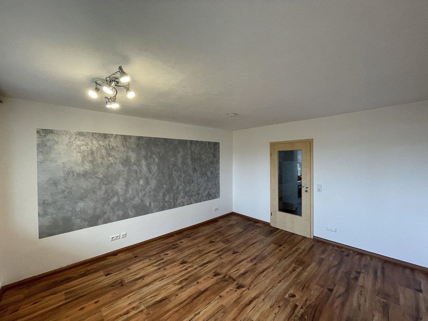 Pronájem bytu 3+1 60 m², Comeniusstraße 38, Chemnitz, Sasko Pronájem bytu 3+1 60 m², Comeniusstraße 38, Chemnitz, Sasko