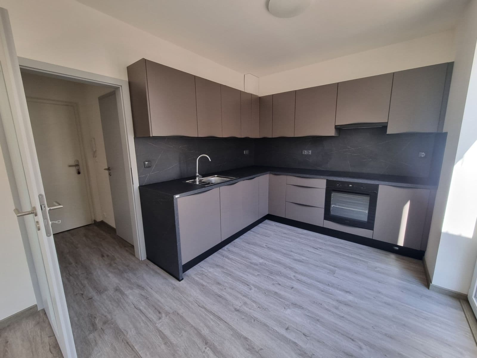 Pronájem bytu 1+kk 35 m², Prokopa Velikého, Český Brod, Středočeský kraj Pronájem bytu 1+kk 35 m², Prokopa Velikého, Český Brod, Středočeský kraj
