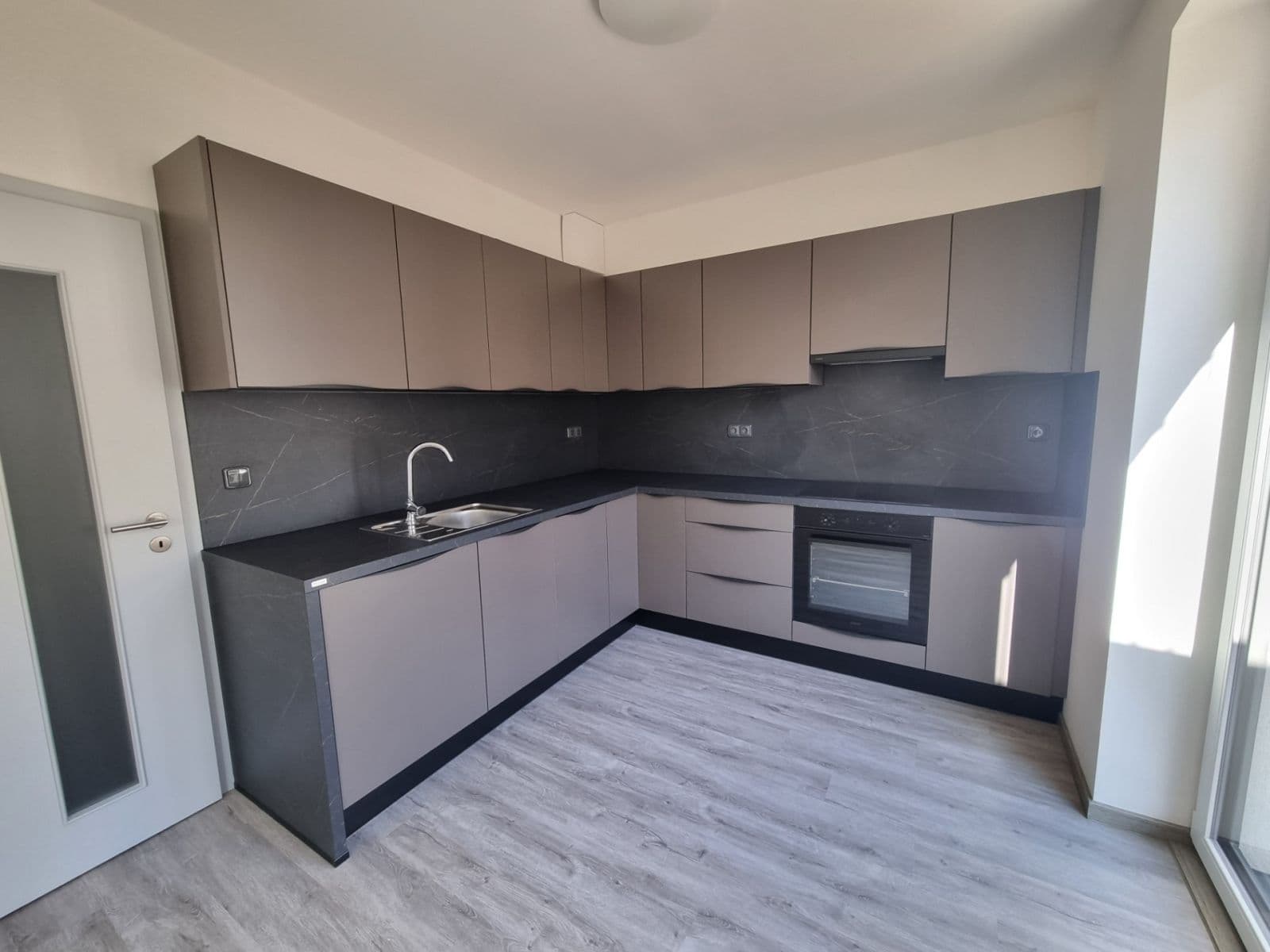 Pronájem bytu 1+kk 35 m², Prokopa Velikého, Český Brod, Středočeský kraj Pronájem bytu 1+kk 35 m², Prokopa Velikého, Český Brod, Středočeský kraj
