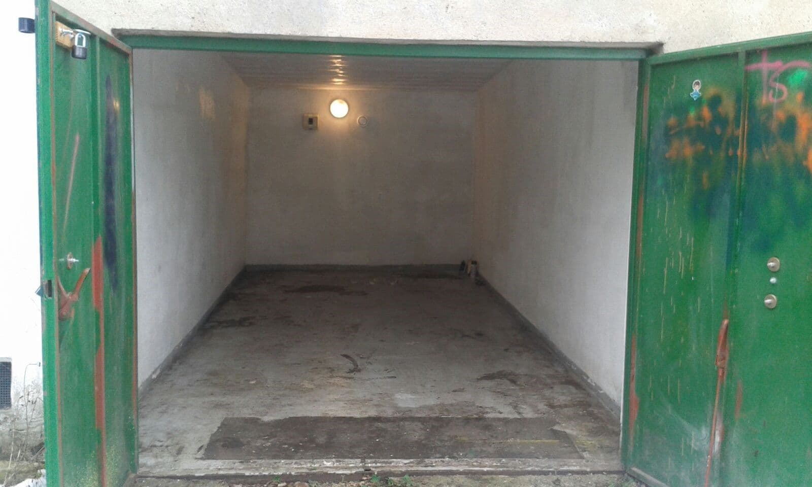 Prodej garáže 19 m², Pod Petřinami, Praha, Praha Prodej garáže 19 m², Pod Petřinami, Praha, Praha