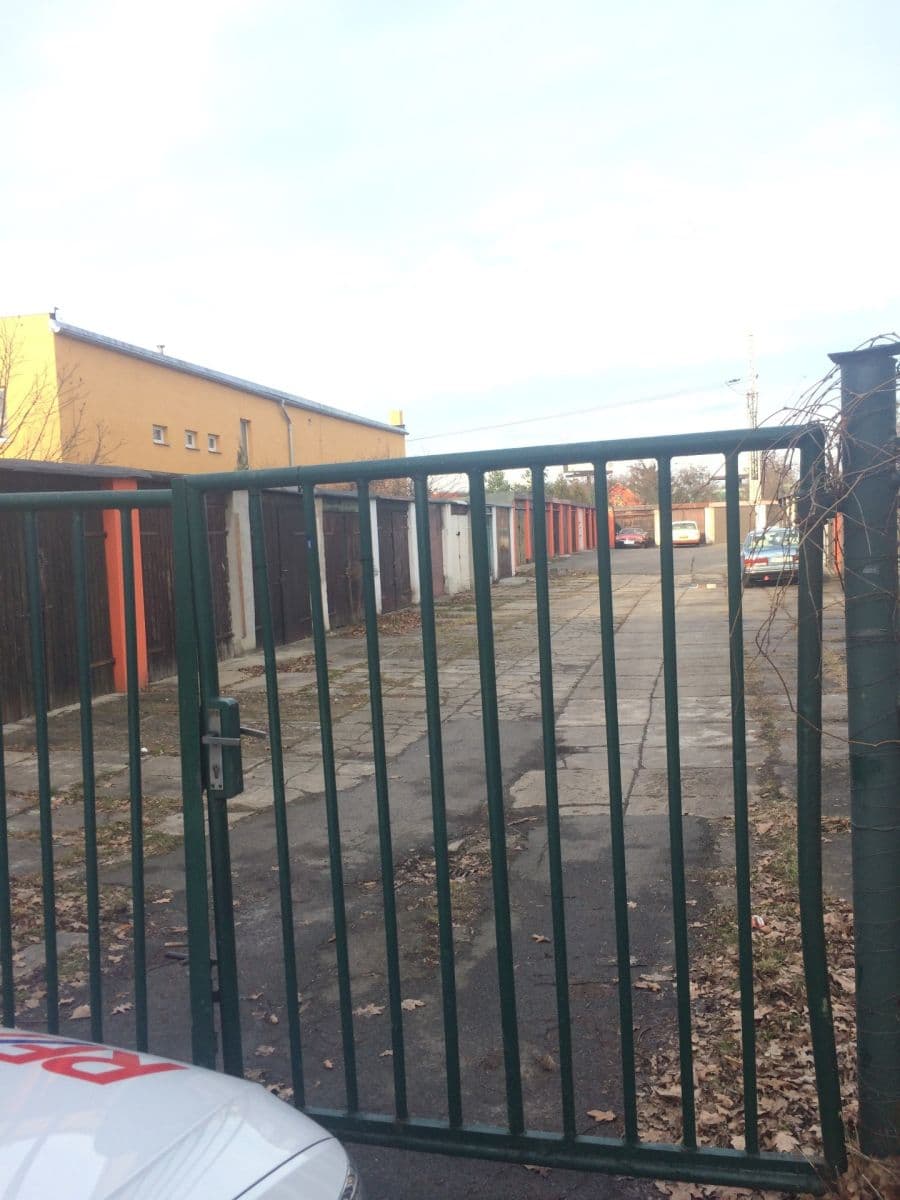 Prodej garáže 18 m², Přetlucká, Praha, Praha Prodej garáže 18 m², Přetlucká, Praha, Praha