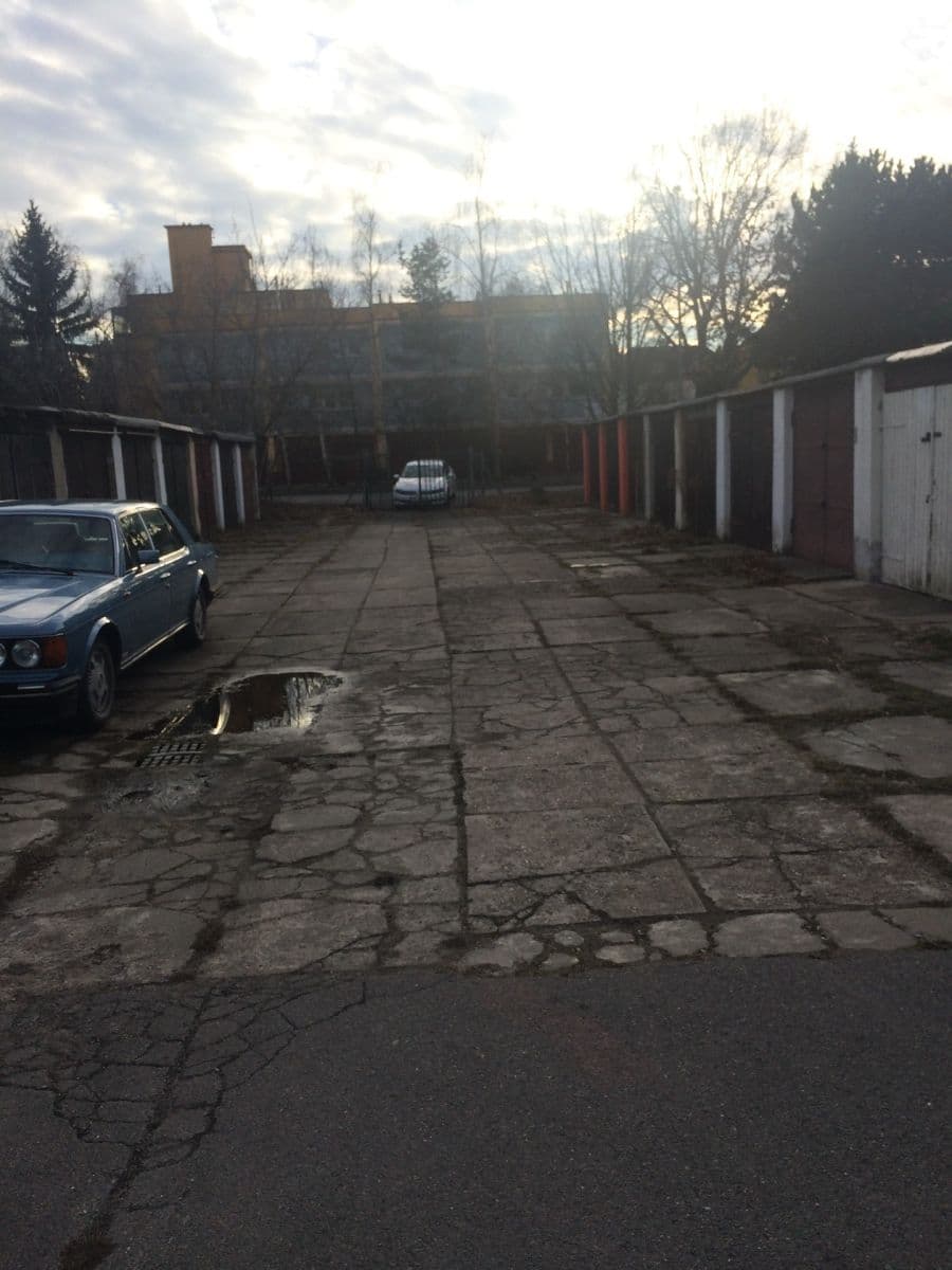 Prodej garáže 18 m², Přetlucká, Praha, Praha Prodej garáže 18 m², Přetlucká, Praha, Praha