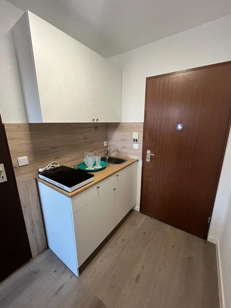 Pronájem bytu 1+1 18 m², Henkestr. 5, Erlangen, Bavorsko Pronájem bytu 1+1 18 m², Henkestr. 5, Erlangen, Bavorsko