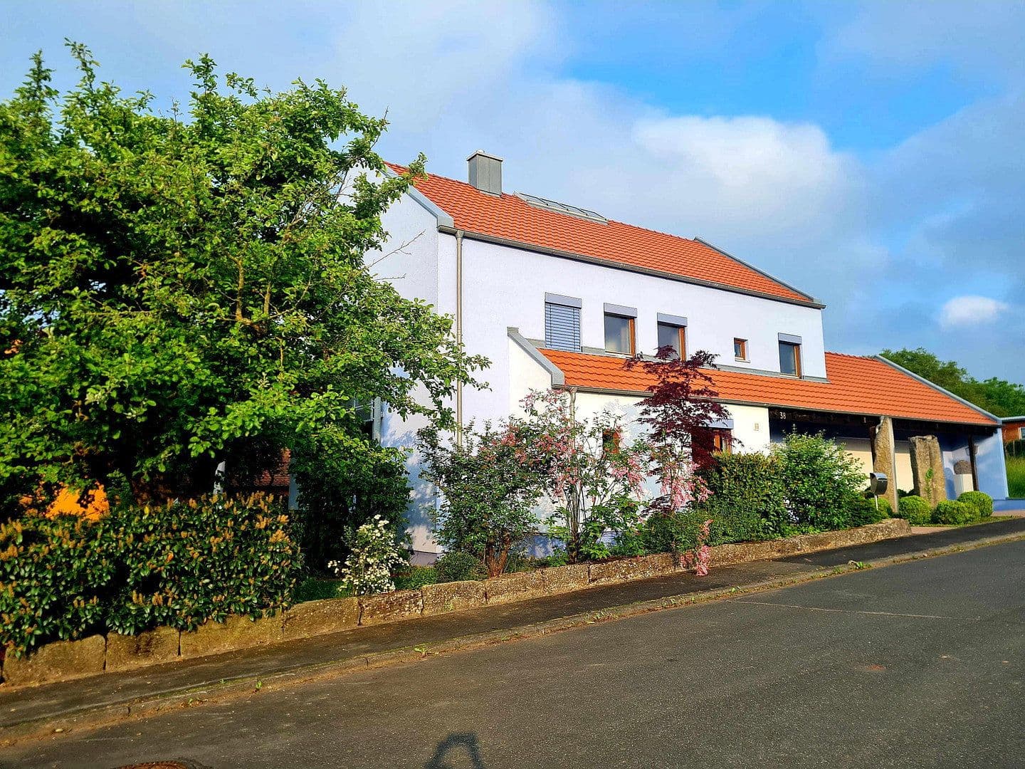 Prodej domu 273 m², pozemek 634 m², Geroldshausen, Bavorsko Prodej domu 273 m², pozemek 634 m², Geroldshausen, Bavorsko