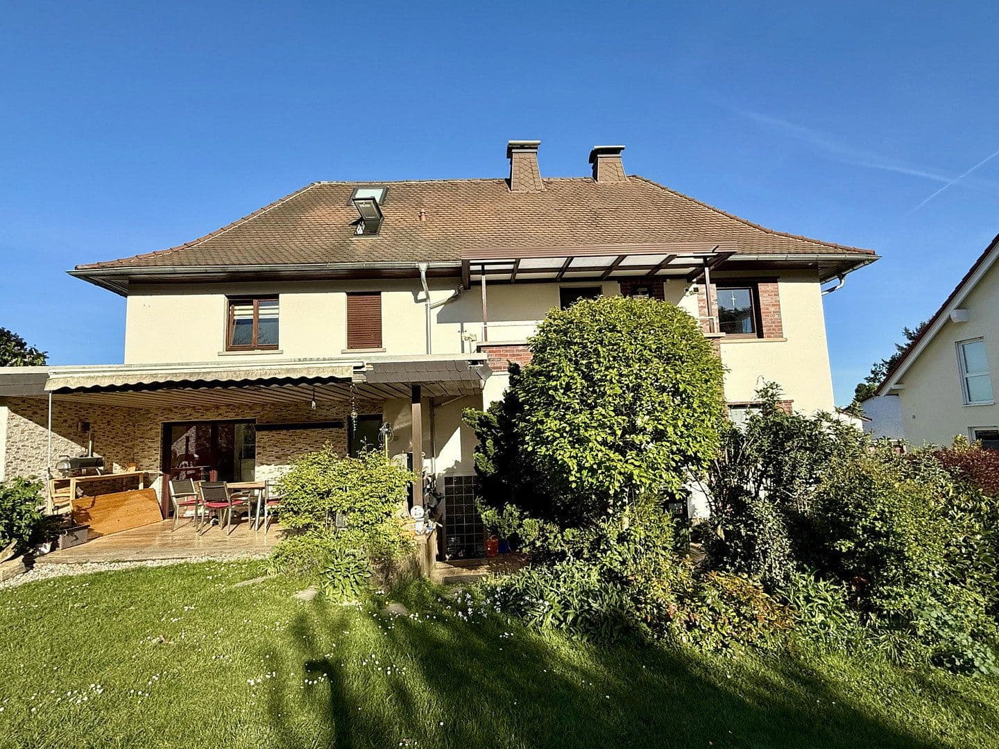 Prodej domu 330 m², pozemek 1.250 m², Birkenweg 22, Wettenberg, Hessen Prodej domu 330 m², pozemek 1.250 m², Birkenweg 22, Wettenberg, Hessen