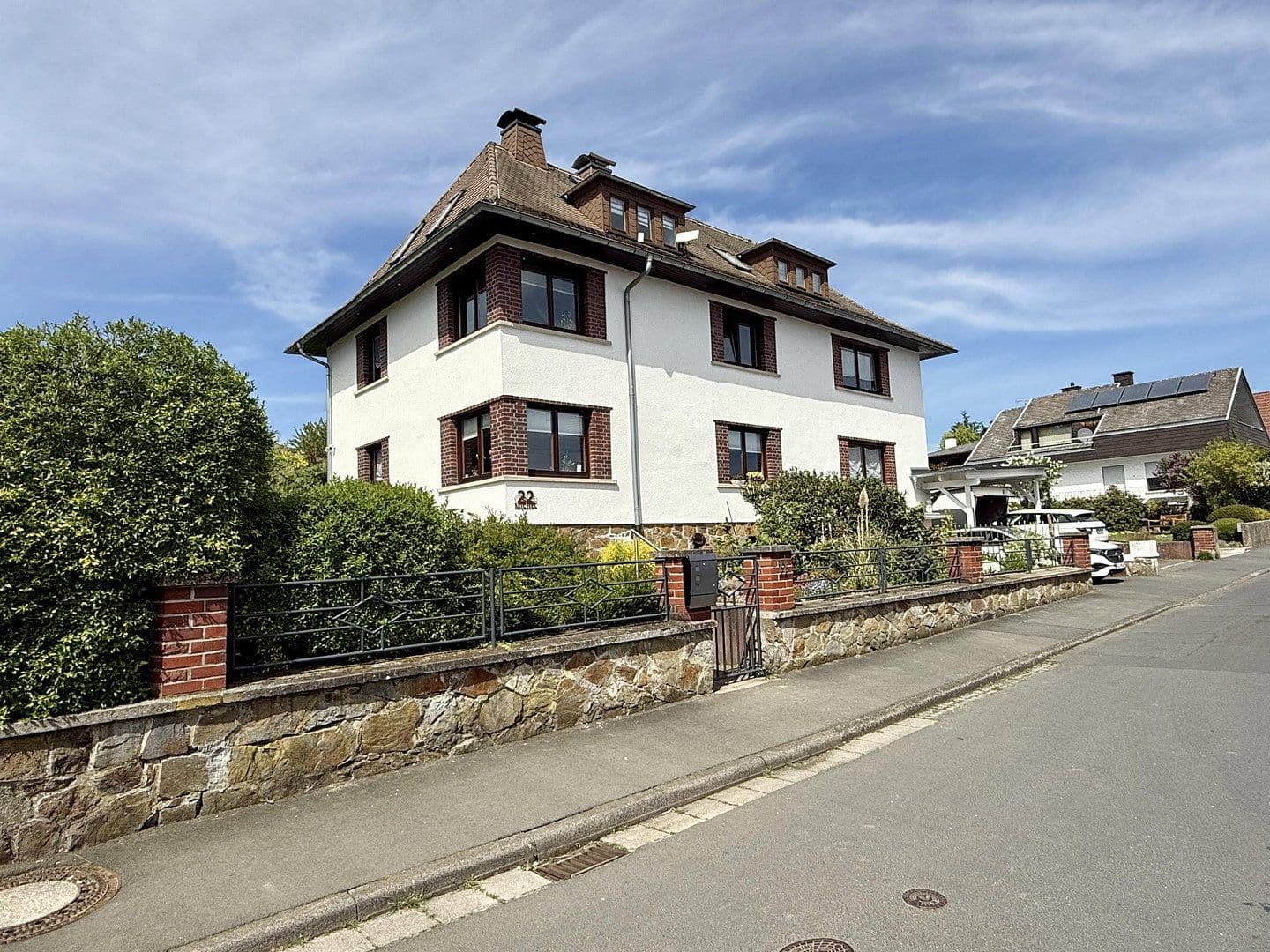 Prodej domu 330 m², pozemek 1.250 m², Birkenweg 22, Wettenberg, Hessen Prodej domu 330 m², pozemek 1.250 m², Birkenweg 22, Wettenberg, Hessen