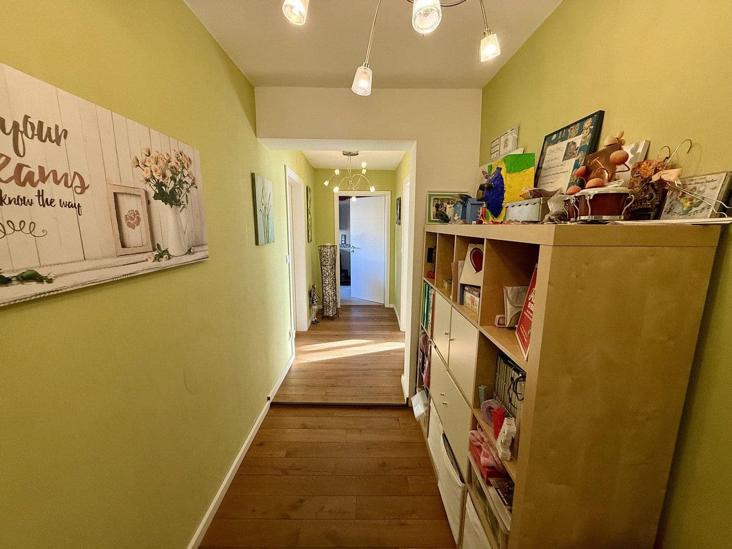 Prodej domu 330 m², pozemek 1.250 m², Birkenweg 22, Wettenberg, Hessen Prodej domu 330 m², pozemek 1.250 m², Birkenweg 22, Wettenberg, Hessen