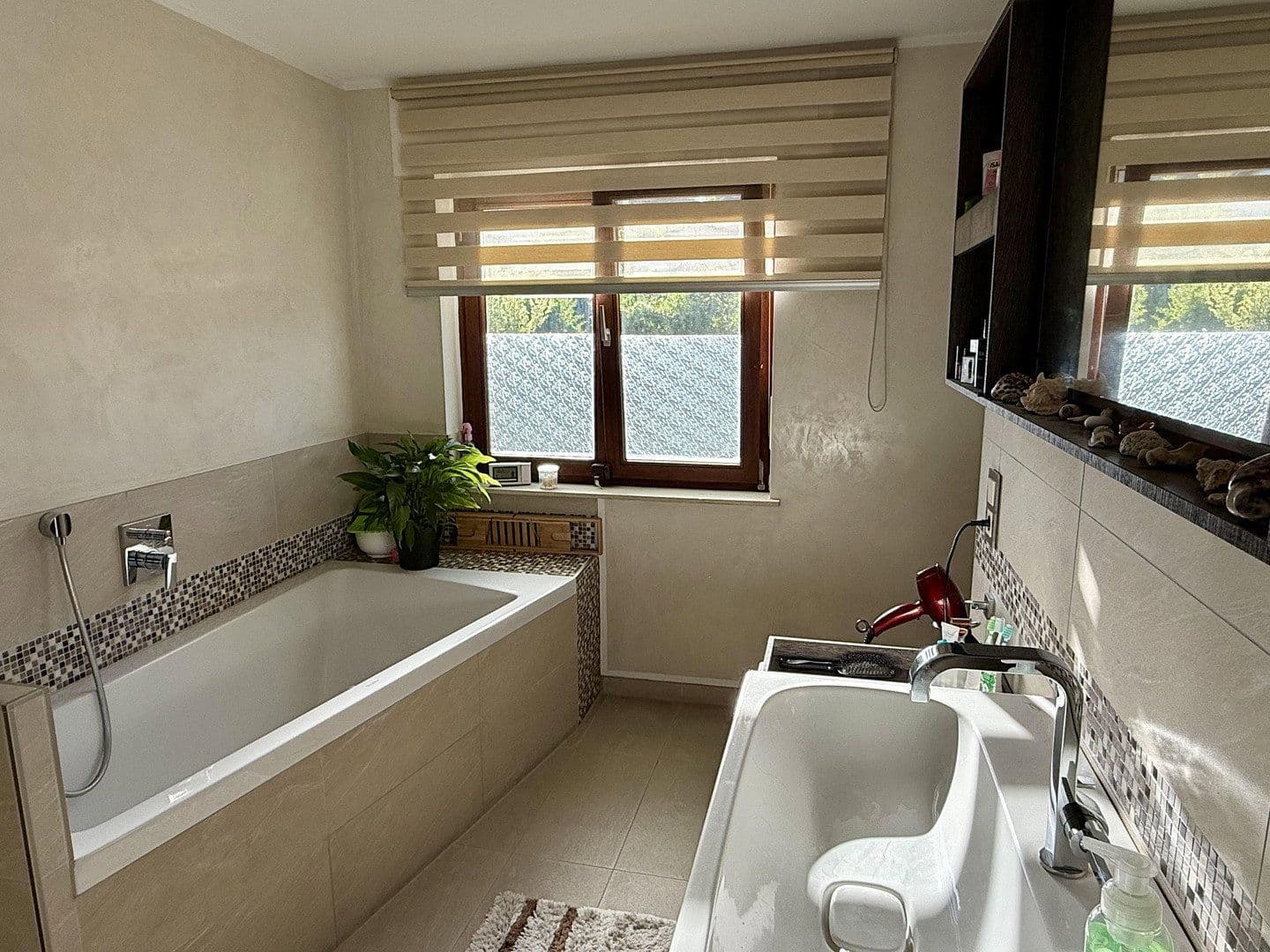 Prodej domu 330 m², pozemek 1.250 m², Birkenweg 22, Wettenberg, Hessen Prodej domu 330 m², pozemek 1.250 m², Birkenweg 22, Wettenberg, Hessen