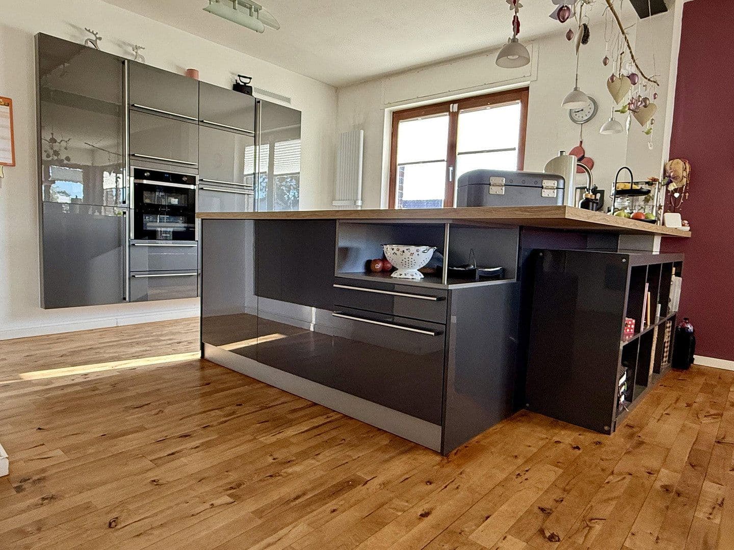 Prodej domu 330 m², pozemek 1.250 m², Birkenweg 22, Wettenberg, Hessen Prodej domu 330 m², pozemek 1.250 m², Birkenweg 22, Wettenberg, Hessen