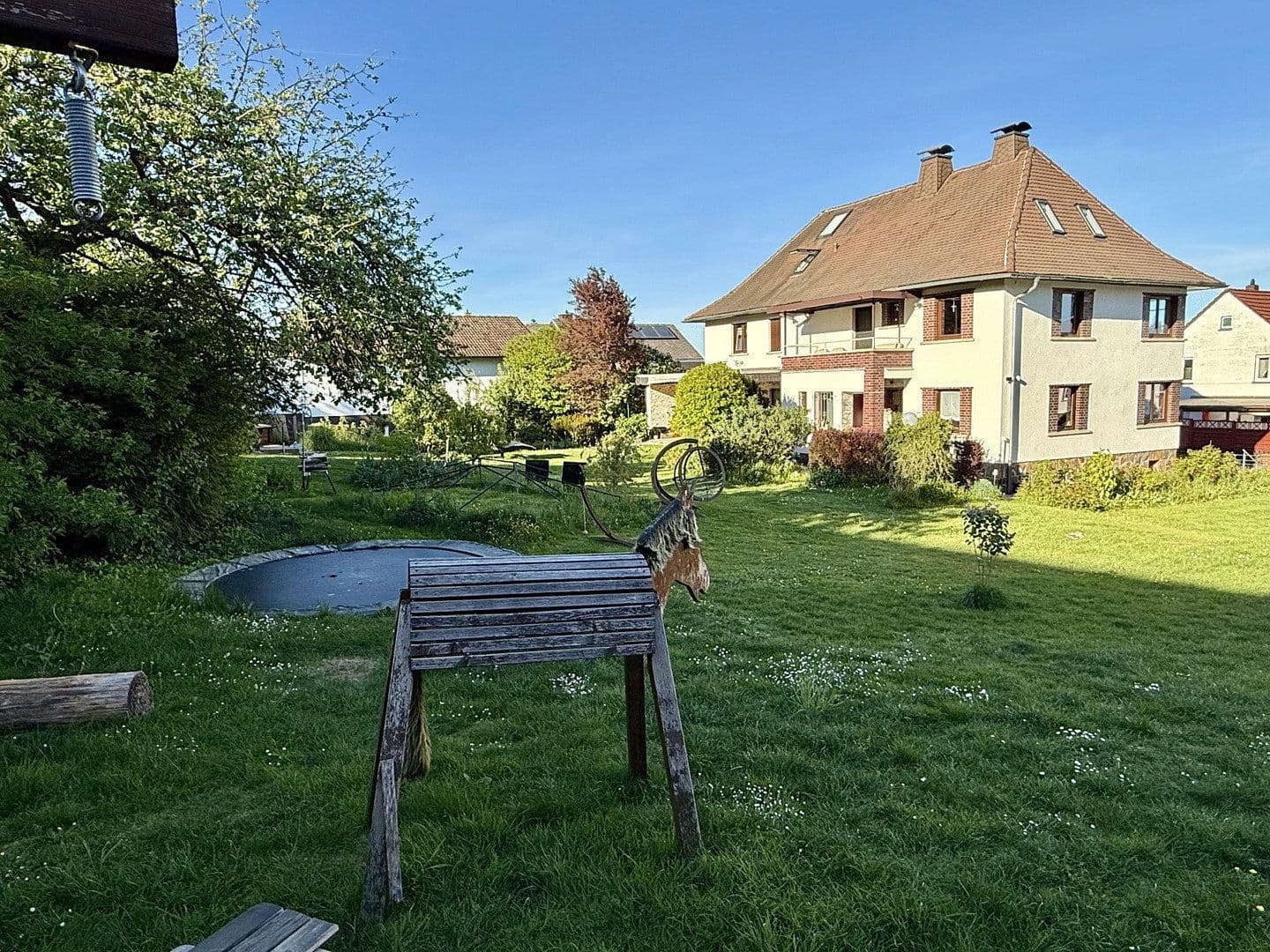 Prodej domu 330 m², pozemek 1.250 m², Birkenweg 22, Wettenberg, Hessen Prodej domu 330 m², pozemek 1.250 m², Birkenweg 22, Wettenberg, Hessen