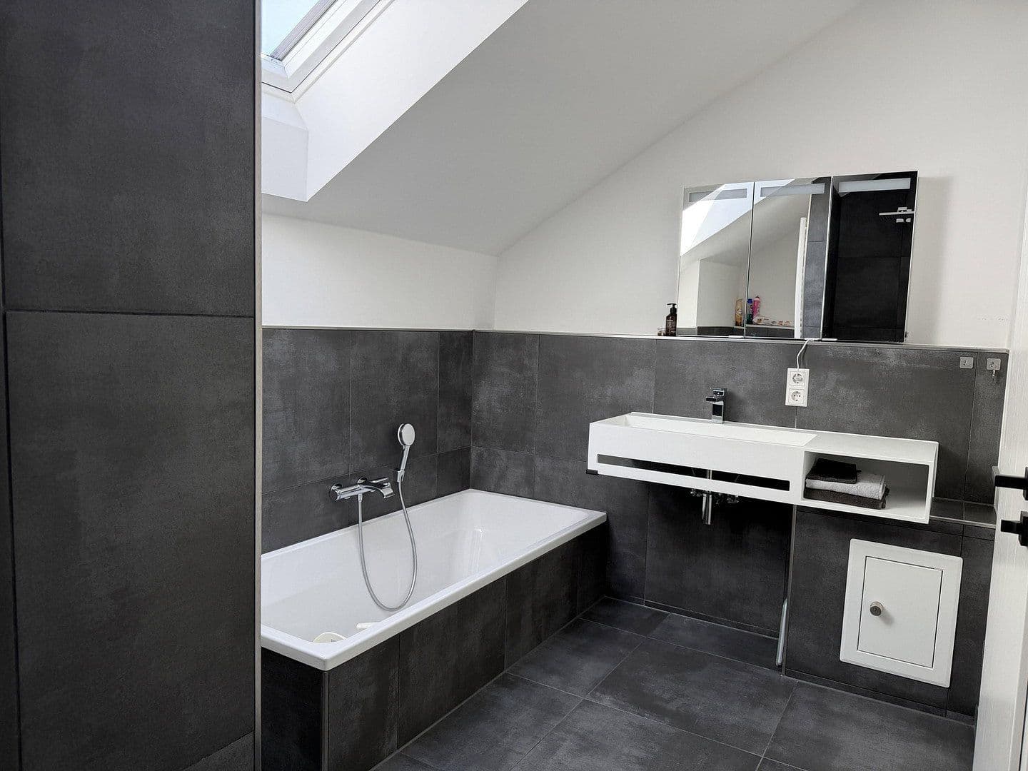 Prodej domu 127 m², pozemek 821 m², Steiner Straße 16a, Rohr, Bavorsko Prodej domu 127 m², pozemek 821 m², Steiner Straße 16a, Rohr, Bavorsko