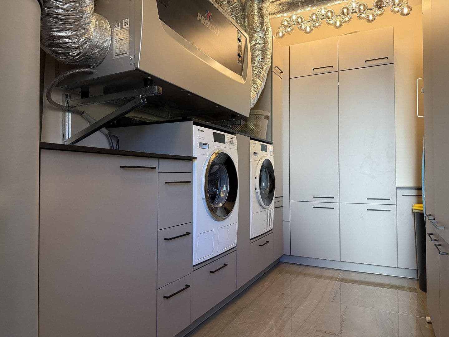 Prodej domu 127 m², pozemek 821 m², Steiner Straße 16a, Rohr, Bavorsko Prodej domu 127 m², pozemek 821 m², Steiner Straße 16a, Rohr, Bavorsko