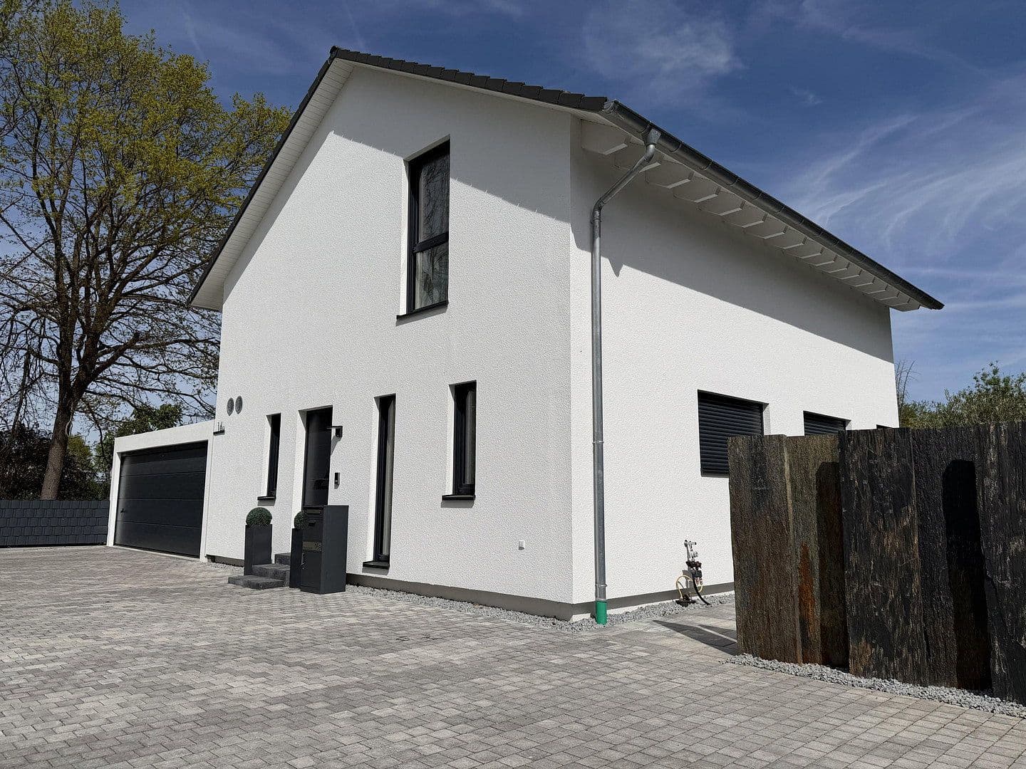 Prodej domu 127 m², pozemek 821 m², Steiner Straße 16a, Rohr, Bavorsko Prodej domu 127 m², pozemek 821 m², Steiner Straße 16a, Rohr, Bavorsko
