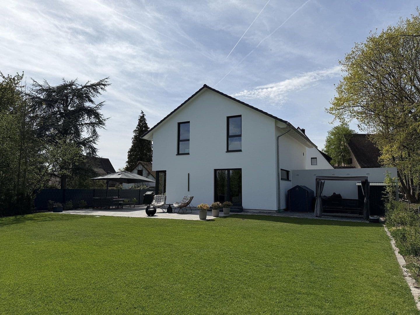 Prodej domu 127 m², pozemek 821 m², Steiner Straße 16a, Rohr, Bavorsko Prodej domu 127 m², pozemek 821 m², Steiner Straße 16a, Rohr, Bavorsko