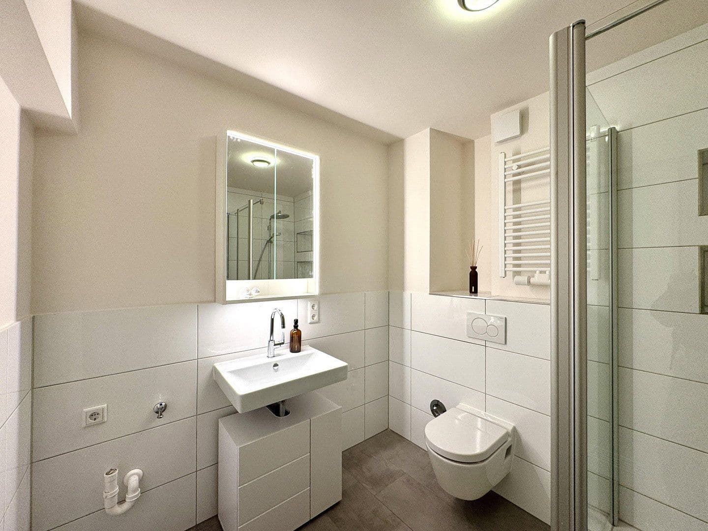 Prodej bytu 1+1 48 m², Kölner Str. 44, Postanschrift, Düsseldorf - Stadtmitte, Severní Porýní-Vestfálsko Prodej bytu 1+1 48 m², Kölner Str. 44, Postanschrift, Düsseldorf - Stadtmitte, Severní Porýní-Vestfálsko