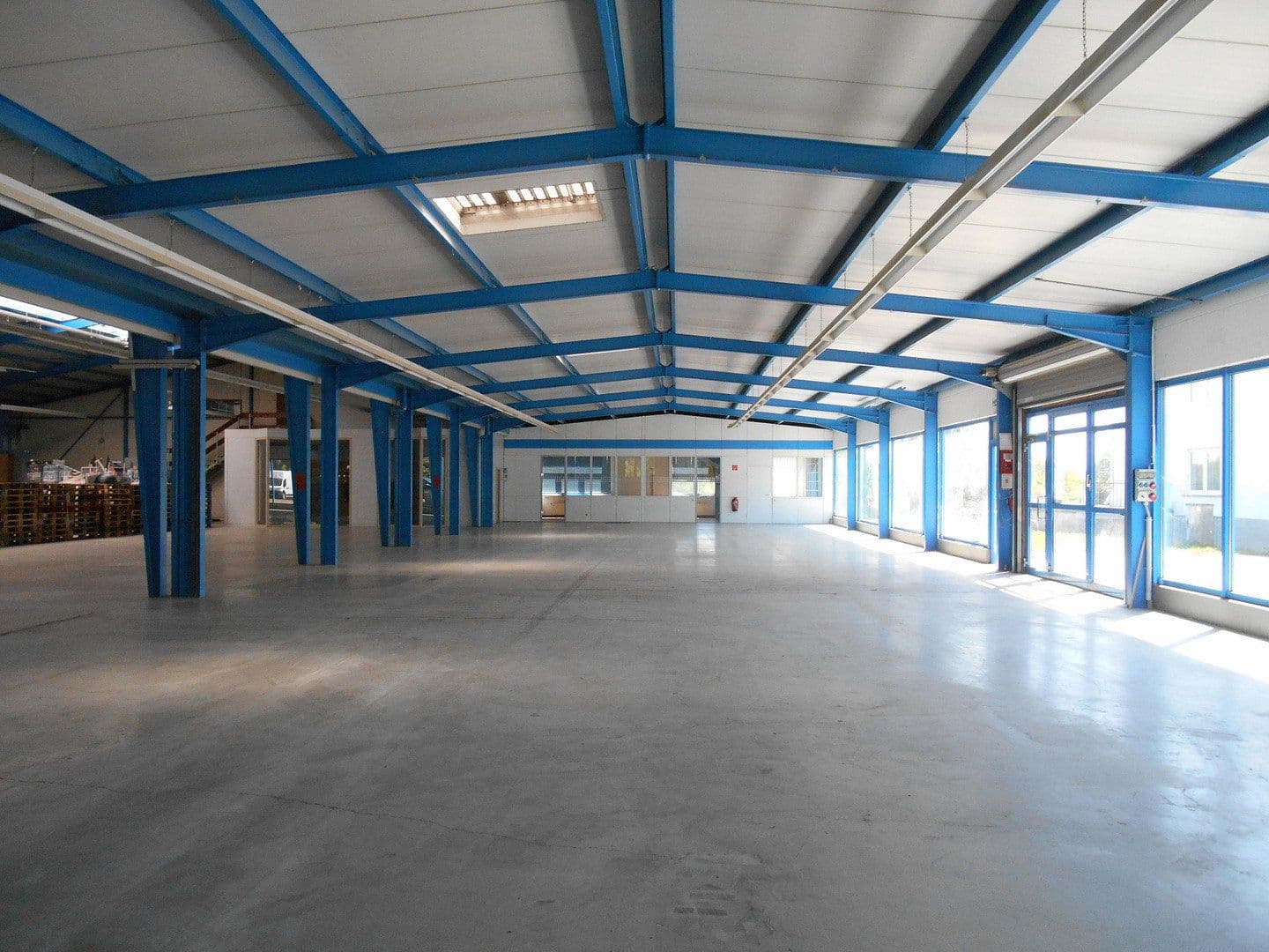 Pronájem nebytového prostoru 570 m², Hochheim, Hessen Pronájem nebytového prostoru 570 m², Hochheim, Hessen