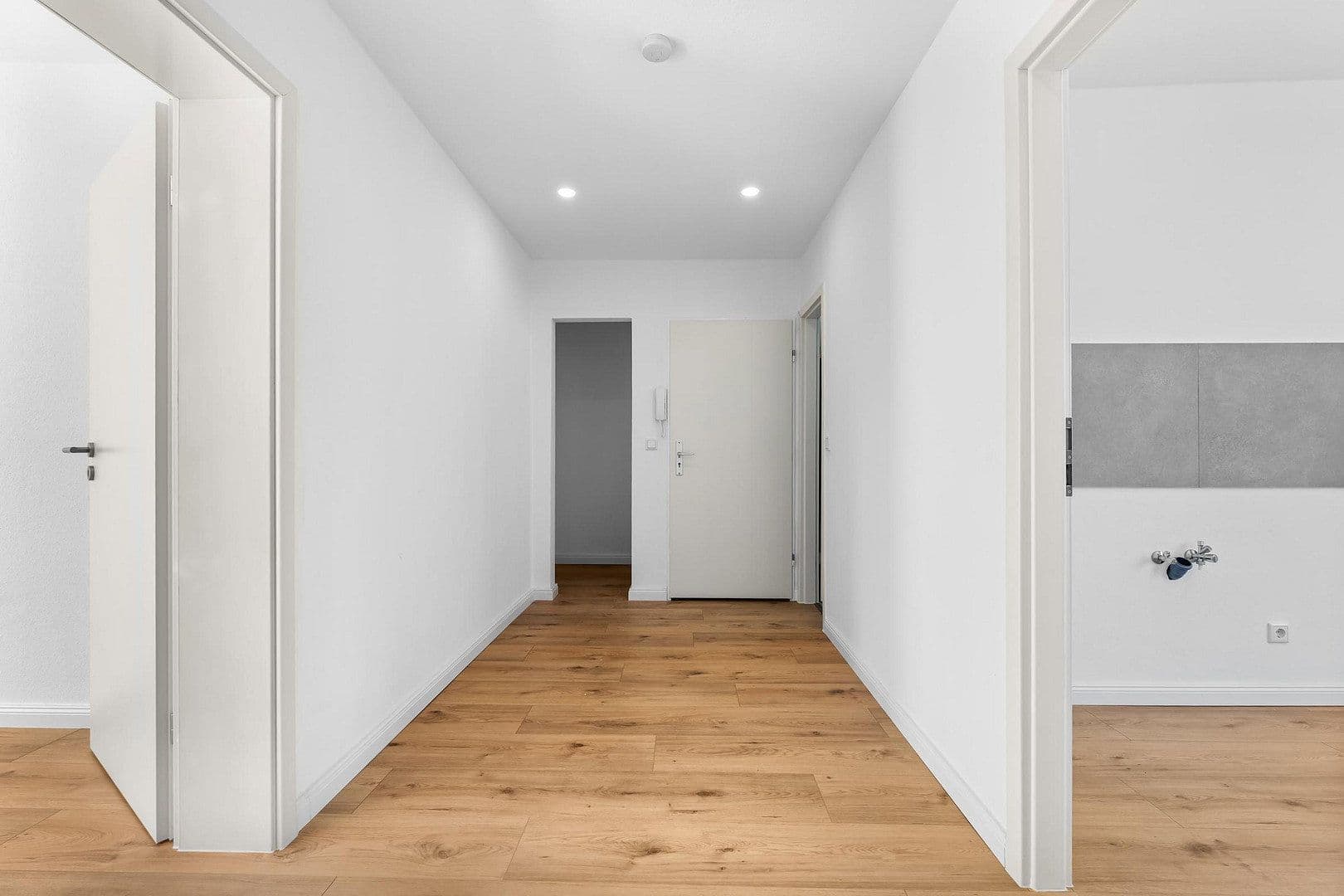Prodej bytu 2+1 60 m², Kölner Straße 13, Bremen, Bremen Prodej bytu 2+1 60 m², Kölner Straße 13, Bremen, Bremen