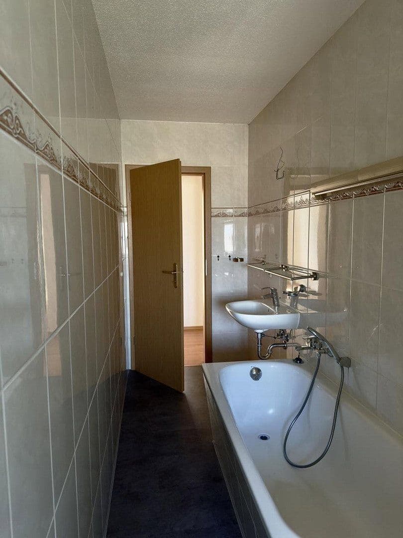 Pronájem bytu 3+1 66 m², Beethovenstraße 26, Greiz, Durynsko Pronájem bytu 3+1 66 m², Beethovenstraße 26, Greiz, Durynsko