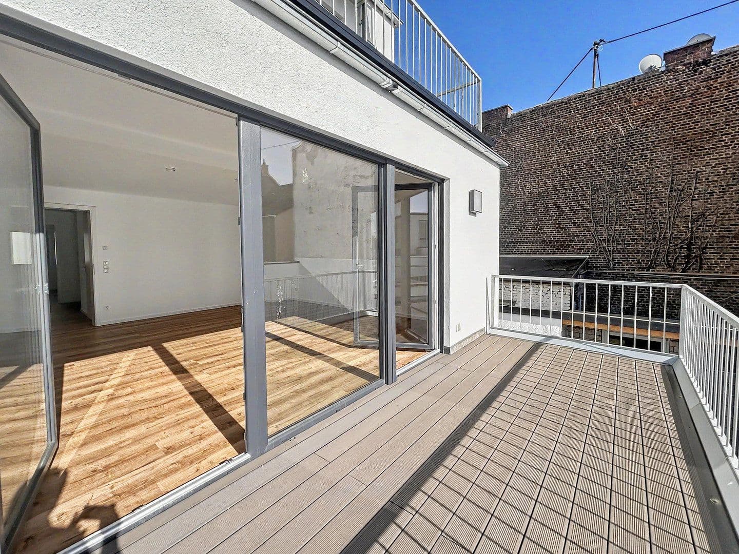 Pronájem bytu 3+1 82 m², Köln, Severní Porýní-Vestfálsko Pronájem bytu 3+1 82 m², Köln, Severní Porýní-Vestfálsko