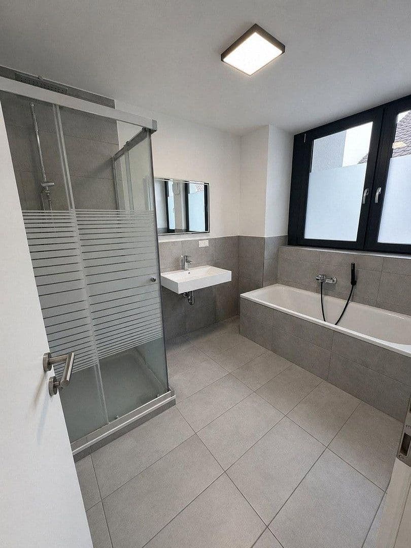 Pronájem bytu 3+1 87 m², Schillerstraße 9, Bad Schönborn, Bádensko-Württembersko Pronájem bytu 3+1 87 m², Schillerstraße 9, Bad Schönborn, Bádensko-Württembersko