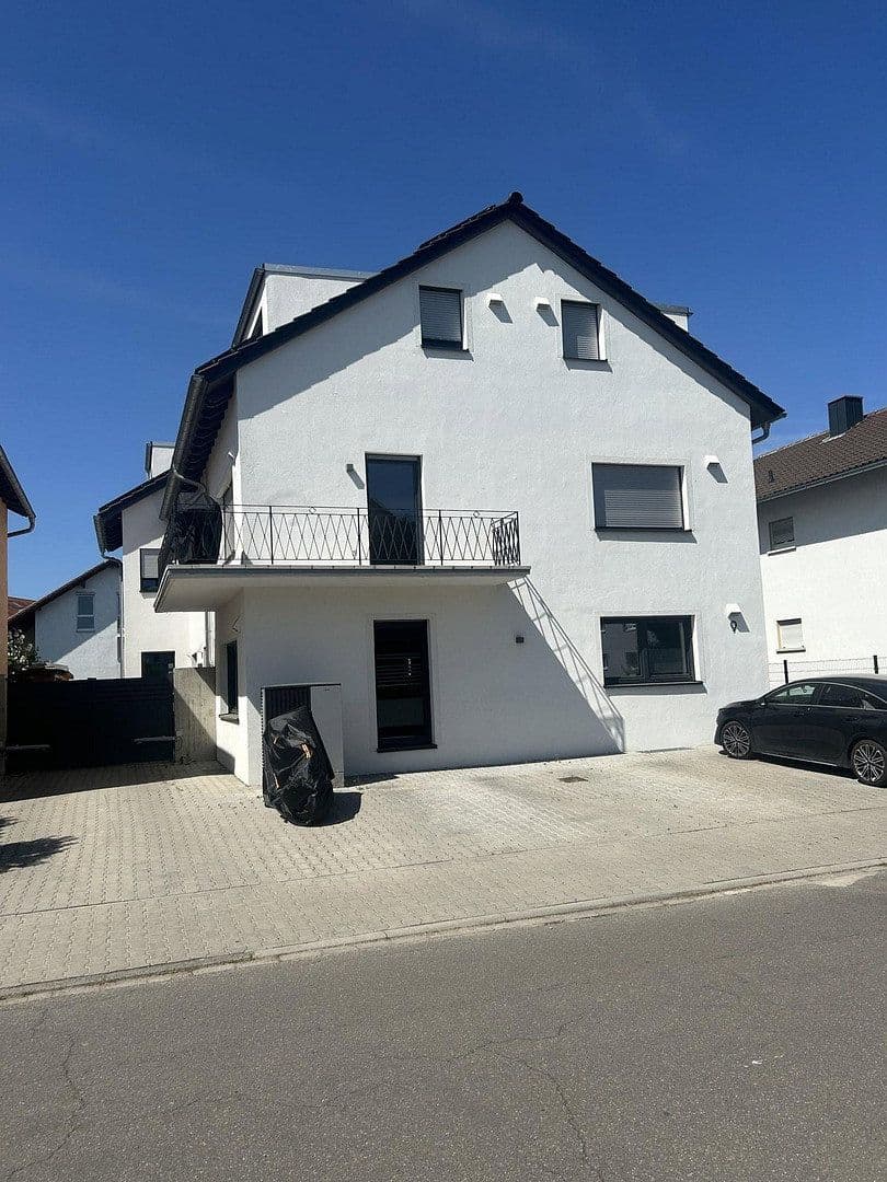 Pronájem bytu 3+1 87 m², Schillerstraße 9, Bad Schönborn, Bádensko-Württembersko Pronájem bytu 3+1 87 m², Schillerstraße 9, Bad Schönborn, Bádensko-Württembersko