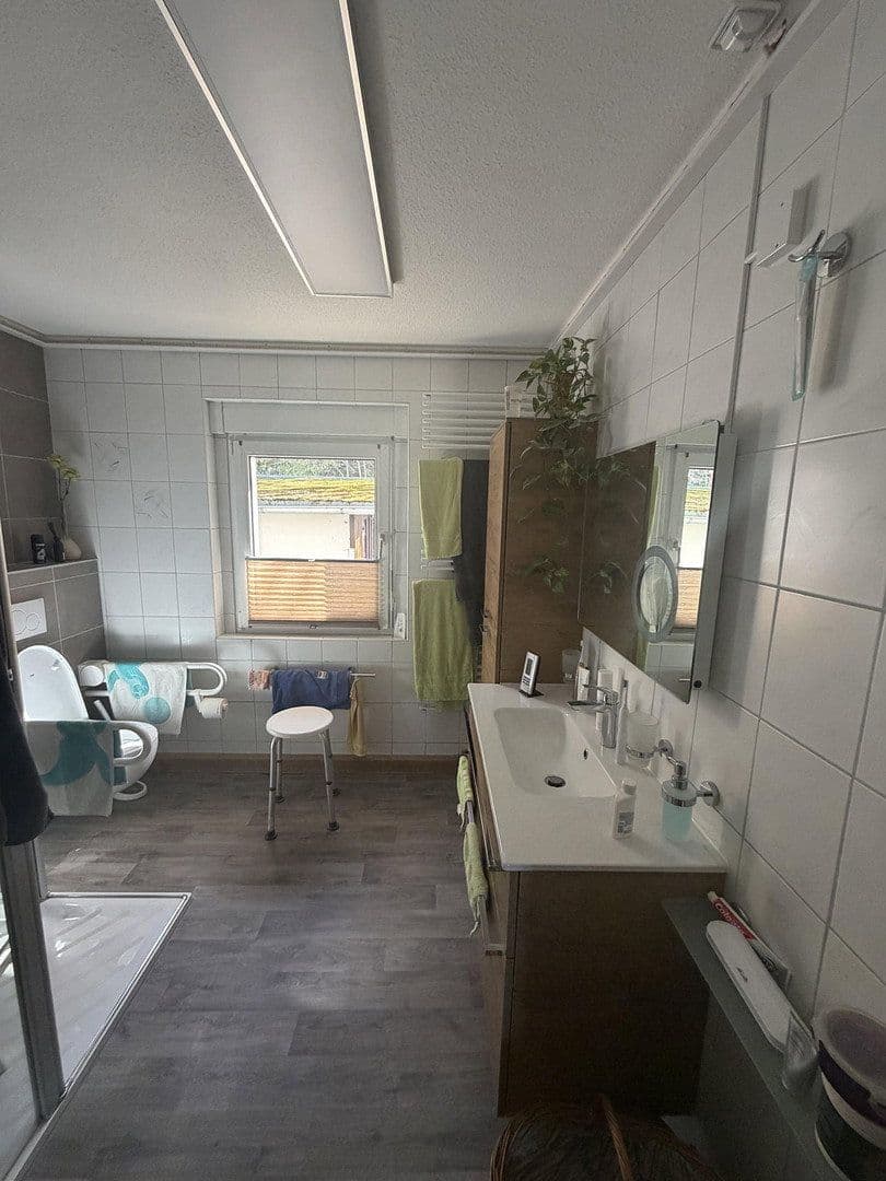 Prodej domu 110 m², pozemek 881 m², Friedhofsweg 7, Naumburg (Saale), Sasko-Anhaltsko Prodej domu 110 m², pozemek 881 m², Friedhofsweg 7, Naumburg (Saale), Sasko-Anhaltsko