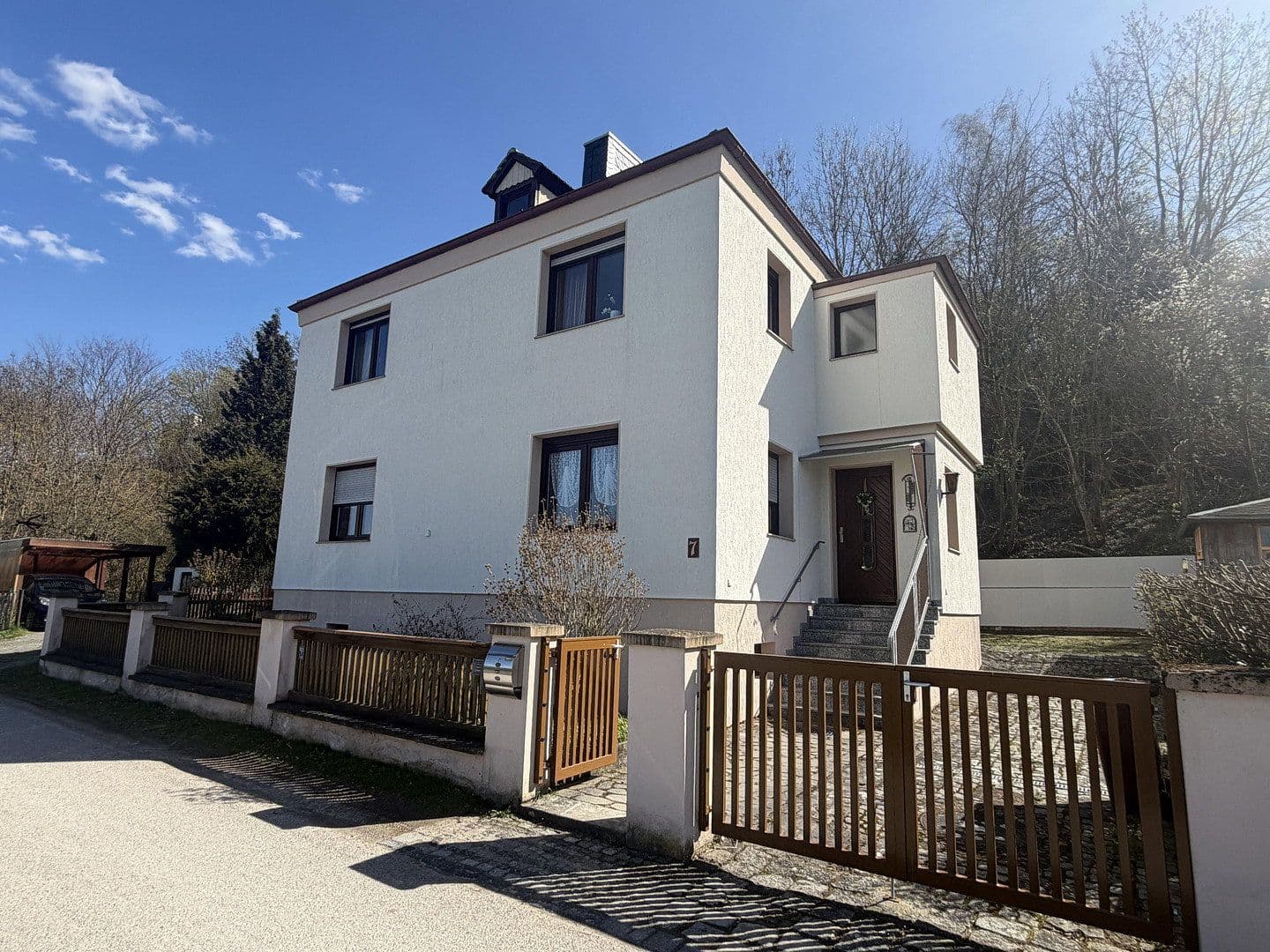 Prodej domu 110 m², pozemek 881 m², Friedhofsweg 7, Naumburg (Saale), Sasko-Anhaltsko Prodej domu 110 m², pozemek 881 m², Friedhofsweg 7, Naumburg (Saale), Sasko-Anhaltsko