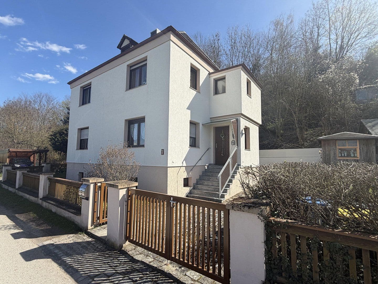 Prodej domu 110 m², pozemek 881 m², Friedhofsweg 7, Naumburg (Saale), Sasko-Anhaltsko Prodej domu 110 m², pozemek 881 m², Friedhofsweg 7, Naumburg (Saale), Sasko-Anhaltsko