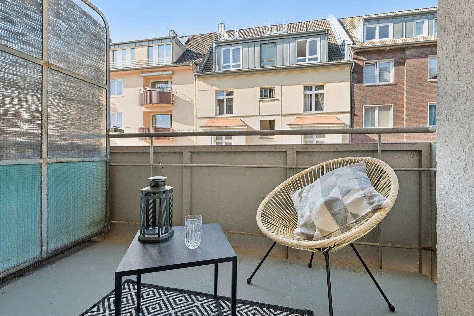 Prodej bytu 3+1 91 m², Düsseldorf, Severní Porýní-Vestfálsko Prodej bytu 3+1 91 m², Düsseldorf, Severní Porýní-Vestfálsko