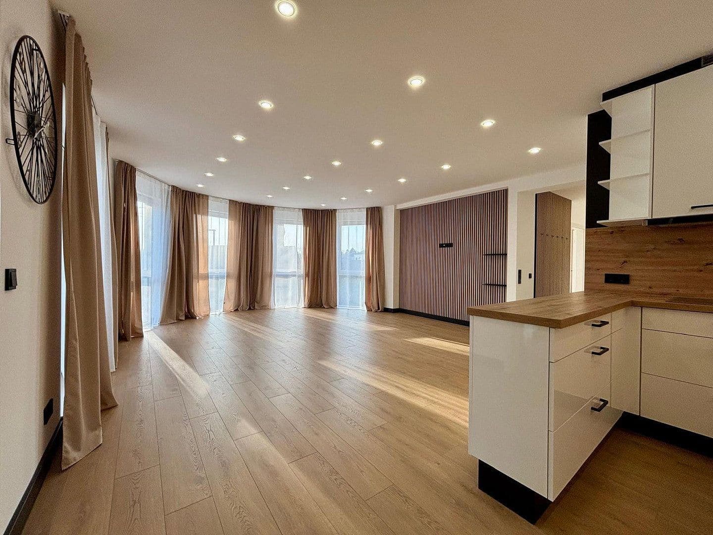 Prodej bytu 3+1 80 m², Bremen, Bremen Prodej bytu 3+1 80 m², Bremen, Bremen