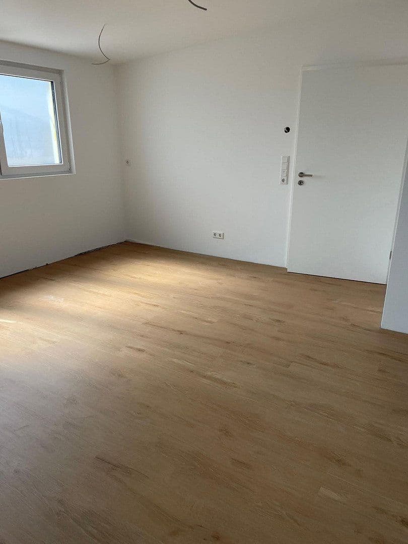 Pronájem bytu 3+1 77 m², Rodenbach, Porýní-Falc Pronájem bytu 3+1 77 m², Rodenbach, Porýní-Falc