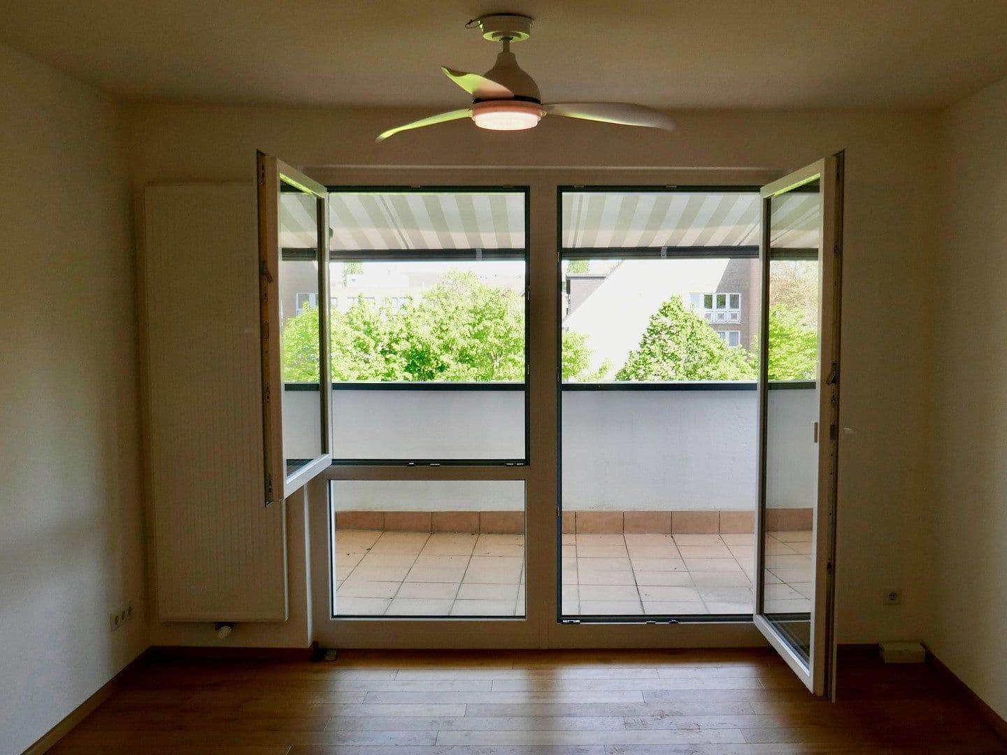 Prodej bytu 3+1 78 m², Merowingerstrasse 64, Düsseldorf, Severní Porýní-Vestfálsko Prodej bytu 3+1 78 m², Merowingerstrasse 64, Düsseldorf, Severní Porýní-Vestfálsko