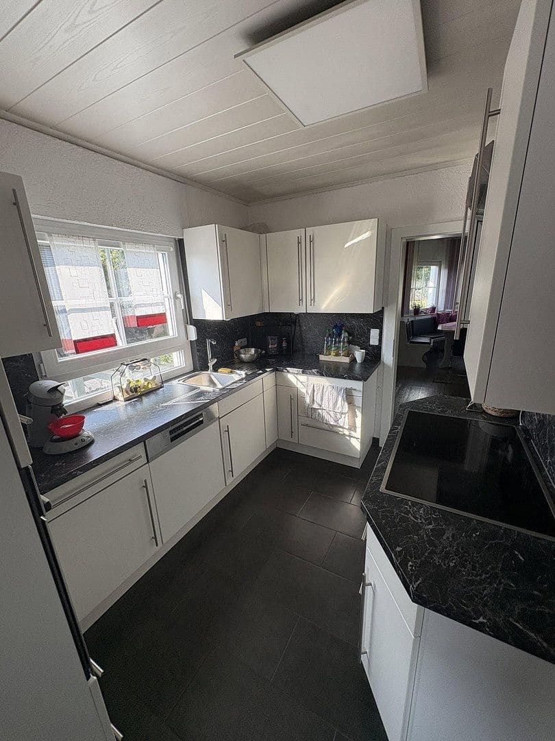 Prodej domu 133 m², pozemek 730 m², Kugelbergweg 5, Beratzhausen, Bavorsko Prodej domu 133 m², pozemek 730 m², Kugelbergweg 5, Beratzhausen, Bavorsko