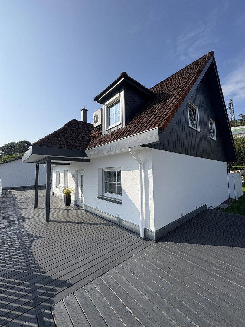 Prodej domu 133 m², pozemek 730 m², Kugelbergweg 5, Beratzhausen, Bavorsko Prodej domu 133 m², pozemek 730 m², Kugelbergweg 5, Beratzhausen, Bavorsko