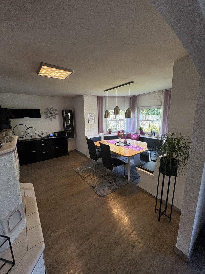 Prodej domu 133 m², pozemek 730 m², Kugelbergweg 5, Beratzhausen, Bavorsko Prodej domu 133 m², pozemek 730 m², Kugelbergweg 5, Beratzhausen, Bavorsko