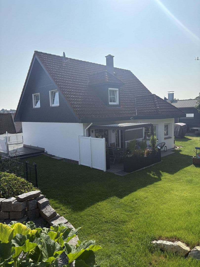 Prodej domu 133 m², pozemek 730 m², Kugelbergweg 5, Beratzhausen, Bavorsko Prodej domu 133 m², pozemek 730 m², Kugelbergweg 5, Beratzhausen, Bavorsko