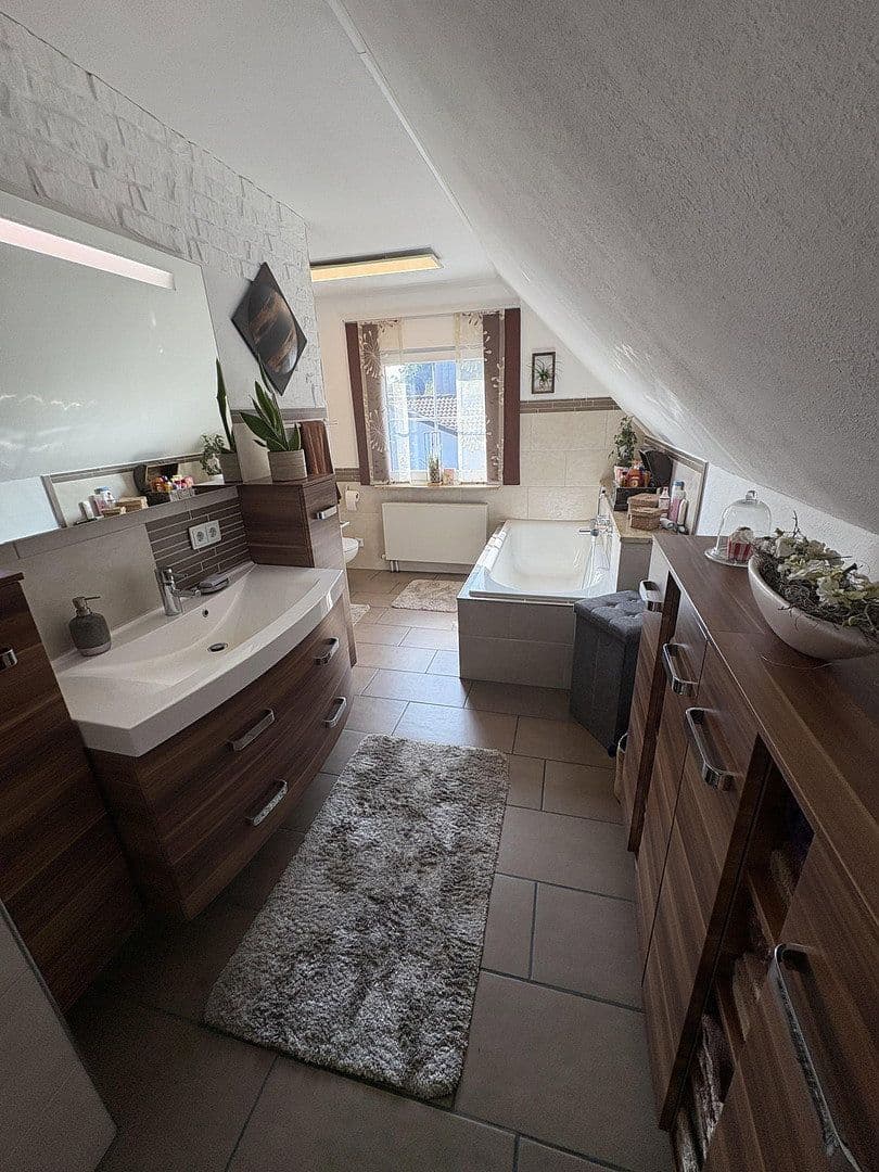 Prodej domu 133 m², pozemek 730 m², Kugelbergweg 5, Beratzhausen, Bavorsko Prodej domu 133 m², pozemek 730 m², Kugelbergweg 5, Beratzhausen, Bavorsko