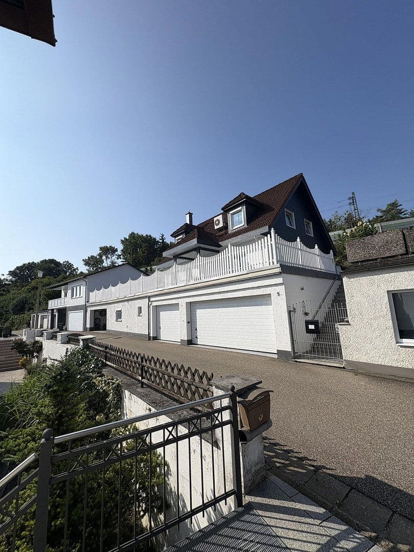 Prodej domu 133 m², pozemek 730 m², Kugelbergweg 5, Beratzhausen, Bavorsko Prodej domu 133 m², pozemek 730 m², Kugelbergweg 5, Beratzhausen, Bavorsko