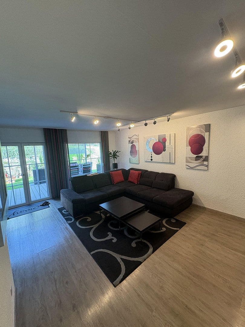 Prodej domu 133 m², pozemek 730 m², Kugelbergweg 5, Beratzhausen, Bavorsko Prodej domu 133 m², pozemek 730 m², Kugelbergweg 5, Beratzhausen, Bavorsko