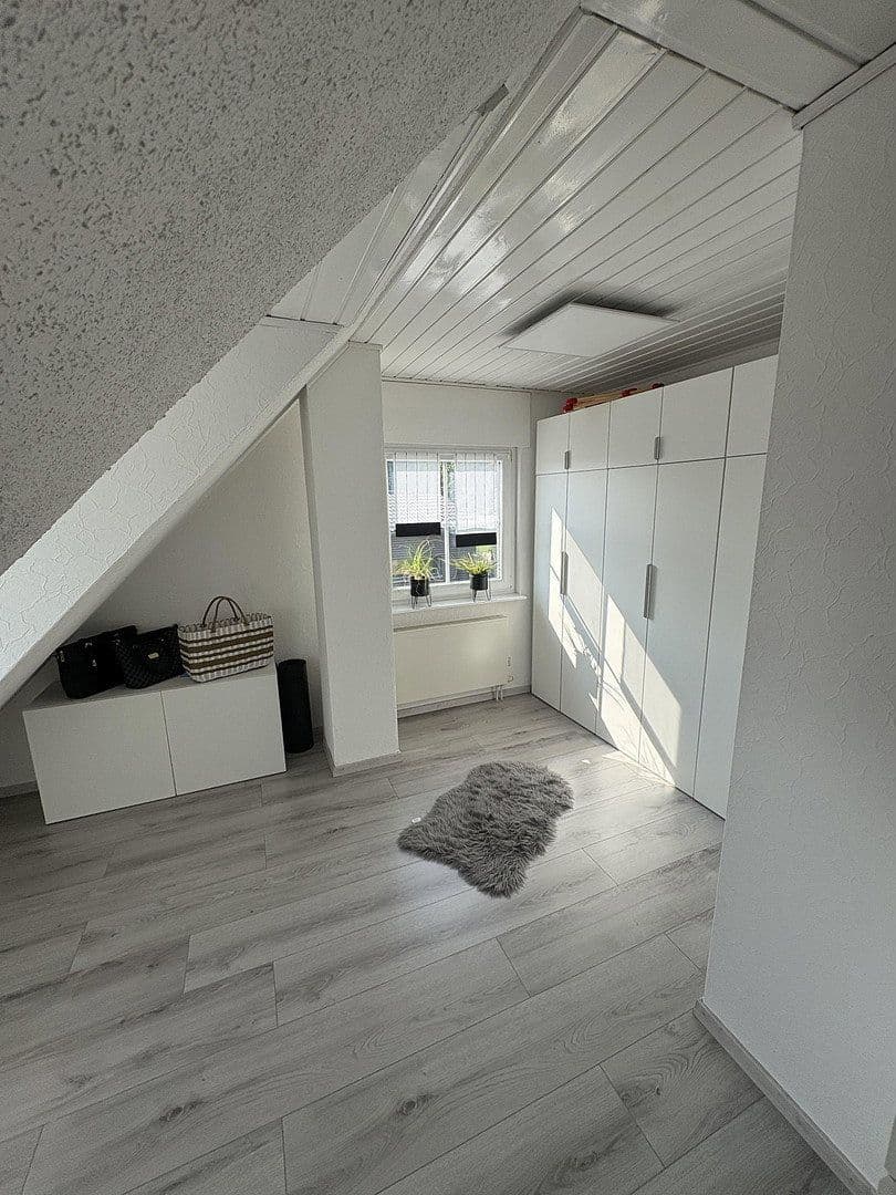 Prodej domu 133 m², pozemek 730 m², Kugelbergweg 5, Beratzhausen, Bavorsko Prodej domu 133 m², pozemek 730 m², Kugelbergweg 5, Beratzhausen, Bavorsko