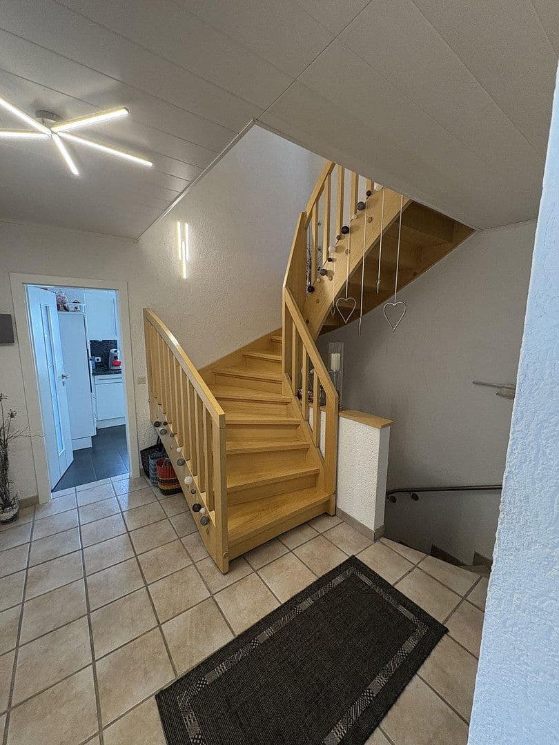 Prodej domu 133 m², pozemek 730 m², Kugelbergweg 5, Beratzhausen, Bavorsko Prodej domu 133 m², pozemek 730 m², Kugelbergweg 5, Beratzhausen, Bavorsko