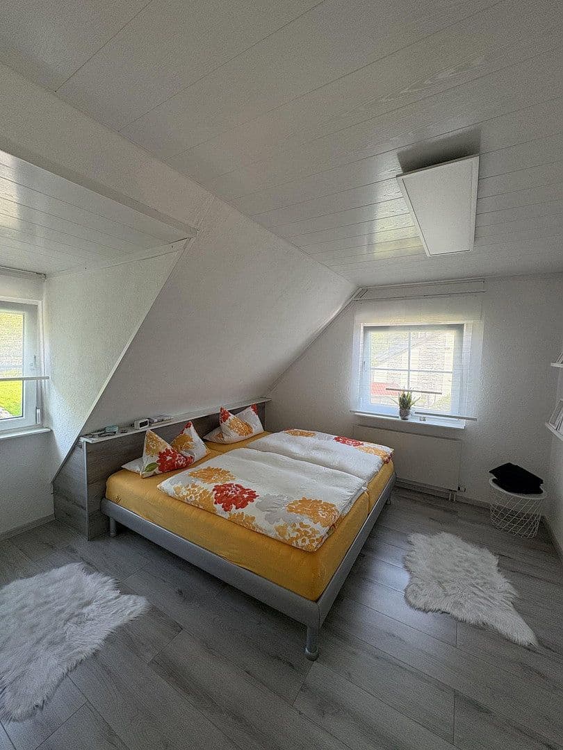 Prodej domu 133 m², pozemek 730 m², Kugelbergweg 5, Beratzhausen, Bavorsko Prodej domu 133 m², pozemek 730 m², Kugelbergweg 5, Beratzhausen, Bavorsko