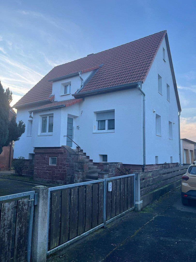 Prodej domu 138 m², pozemek 920 m², Kirchhain, Hessen Prodej domu 138 m², pozemek 920 m², Kirchhain, Hessen